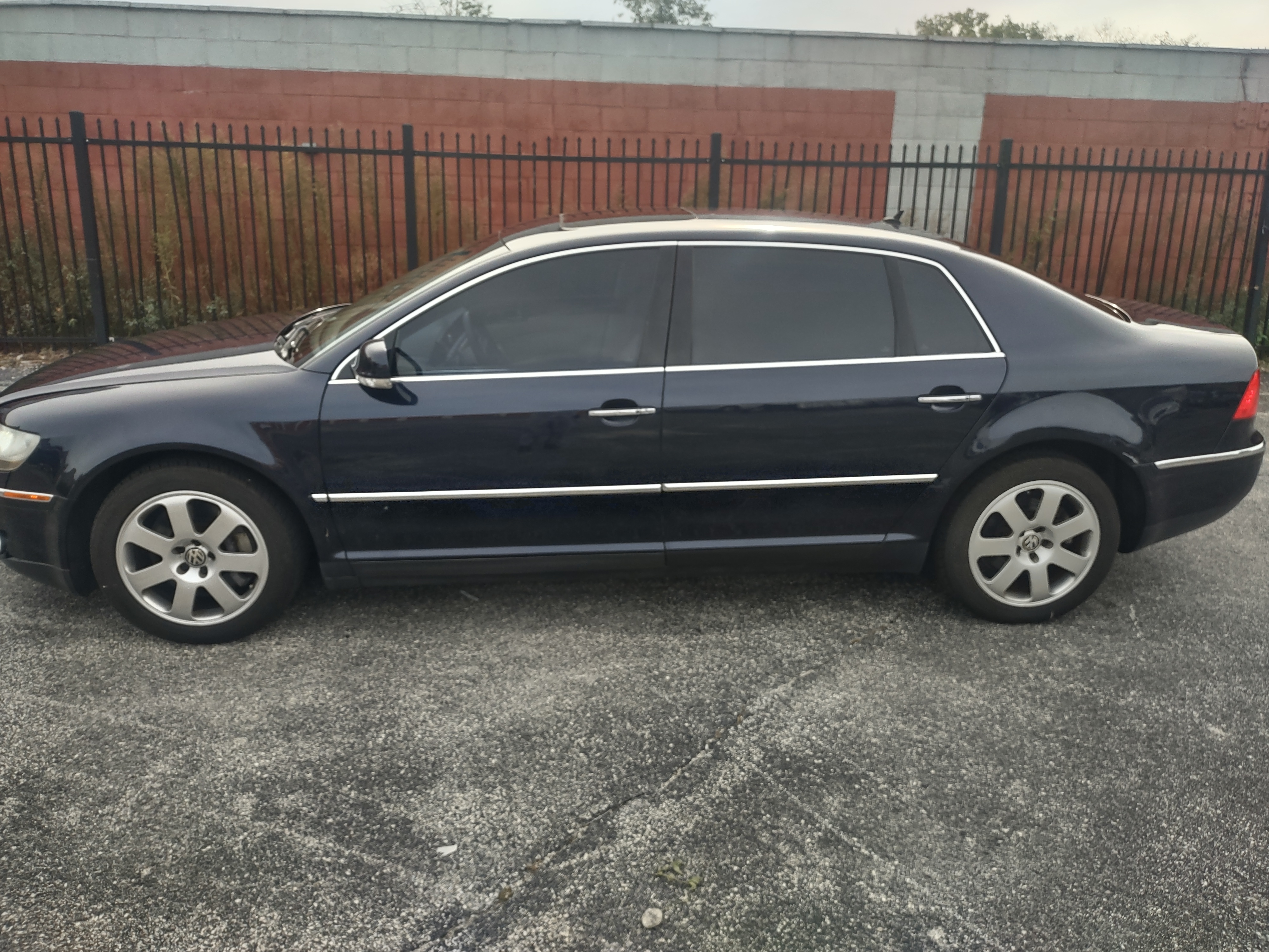 Used 2004 Volkswagen Phaeton V8 AWD/4WD image 25