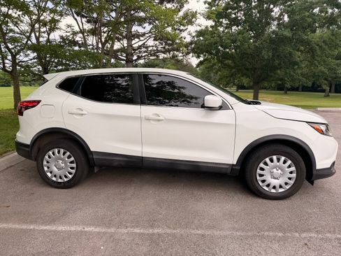 Used 2019 Nissan Rogue Sport S FWD image 5