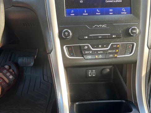 Used 2020 Ford Fusion SE image 8