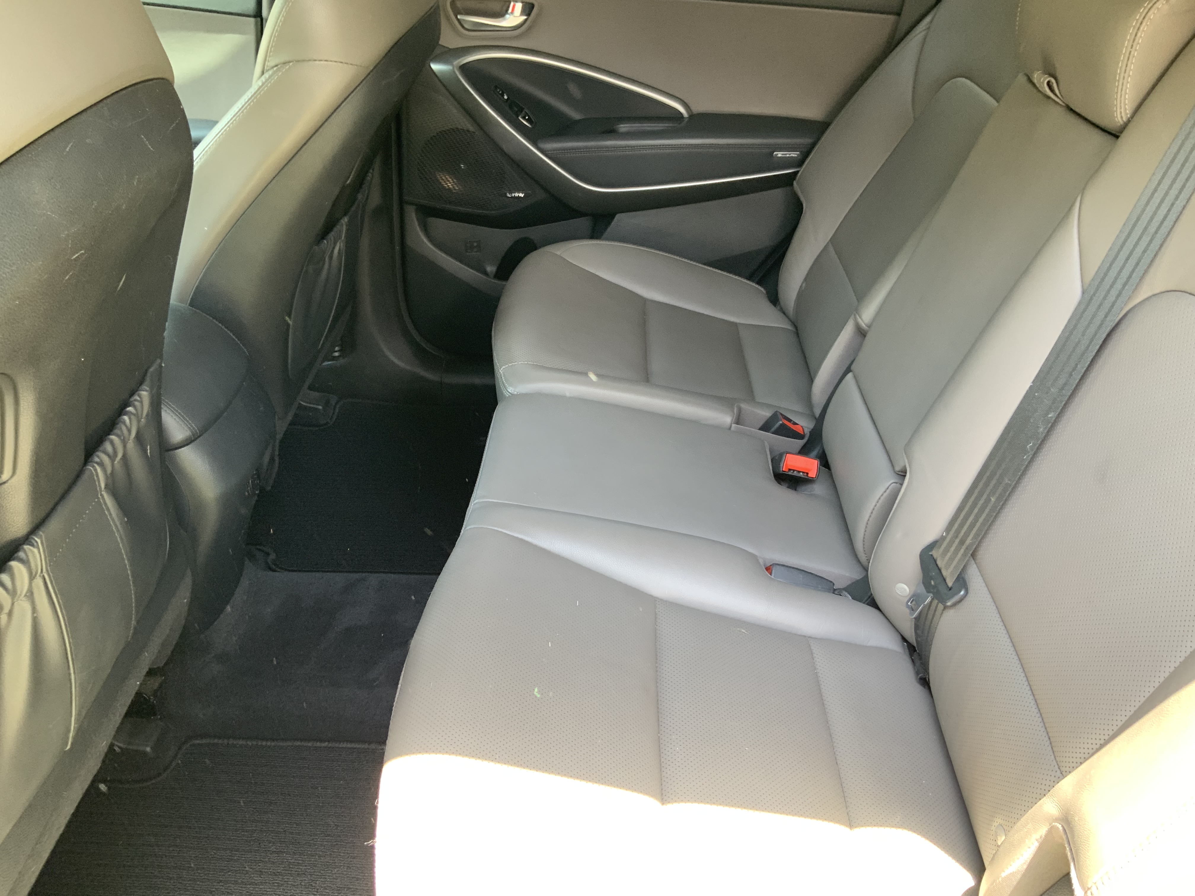 Used 2018 Hyundai Santa Fe FWD image 15