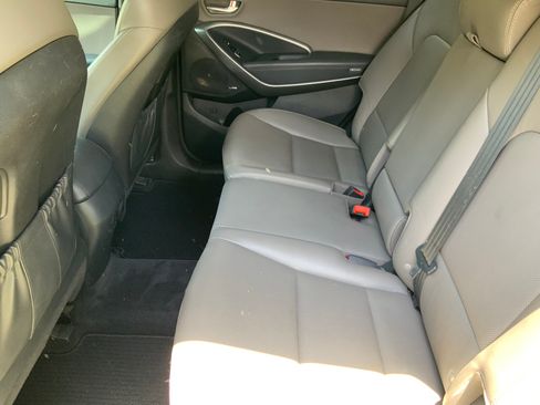 Used 2018 Hyundai Santa Fe FWD image 15