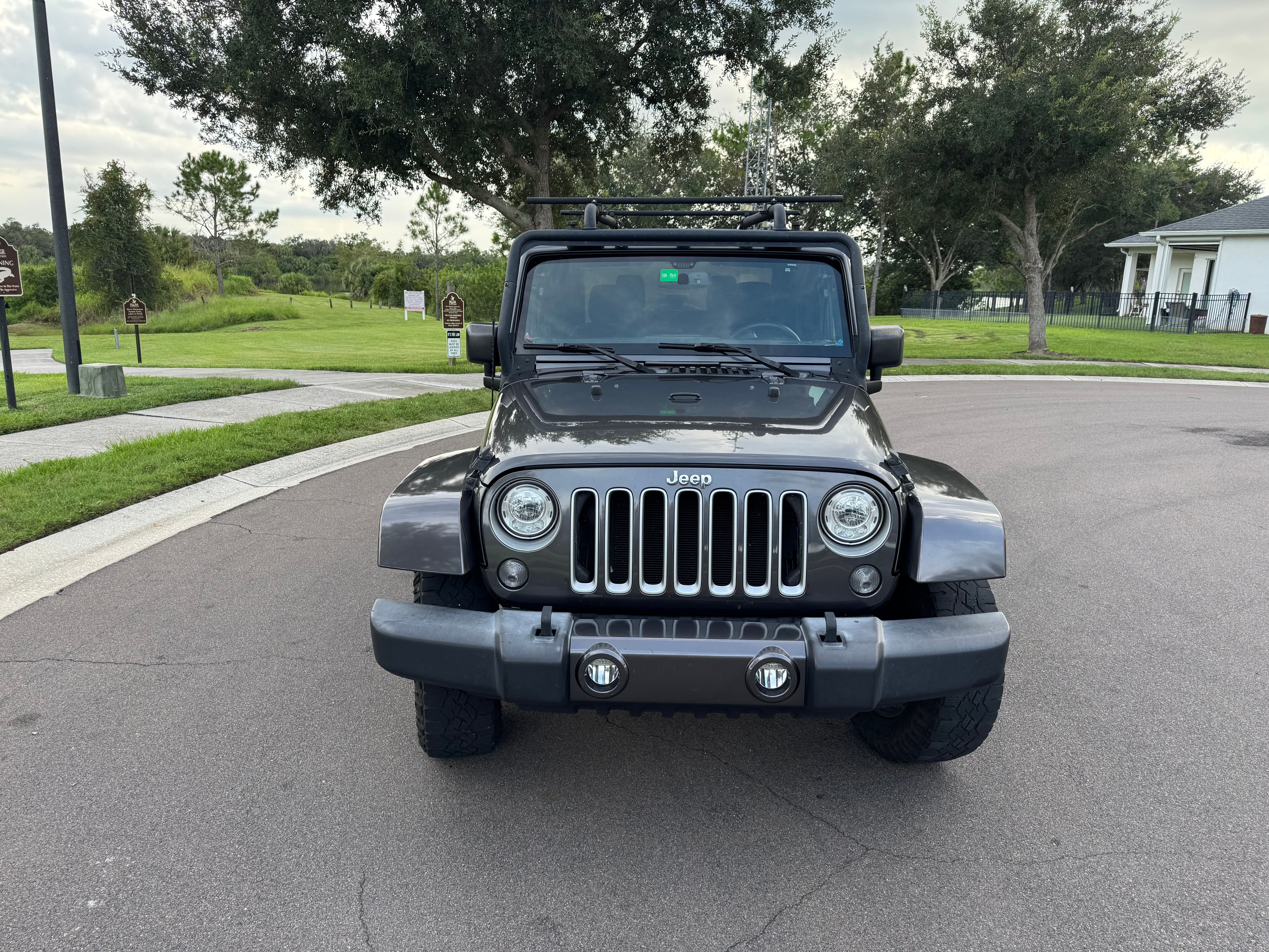 Used 2017 Jeep Wrangler Sahara w/ Connectivity Group AWD/4WD image 2
