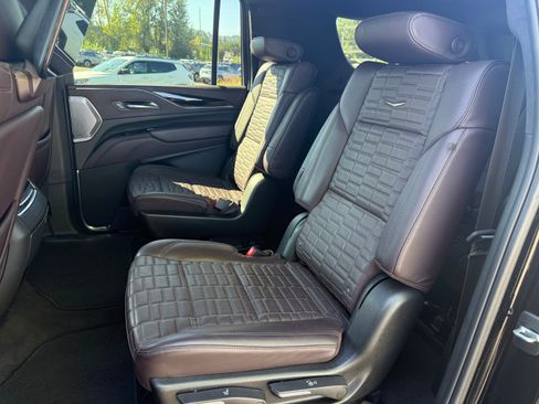 Used 2024 Cadillac Escalade ESV Sport Platinum w/ LPO, ONYX Package image 14