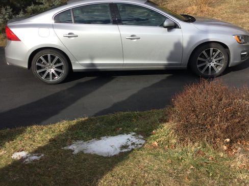 Used 2018 Volvo S60 T5 Inscription image 16