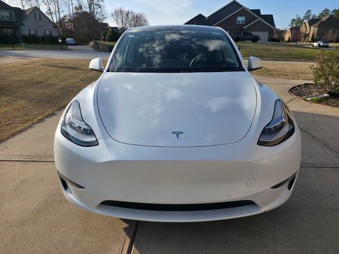 Used 2022 Tesla Model Y Long Range image 4