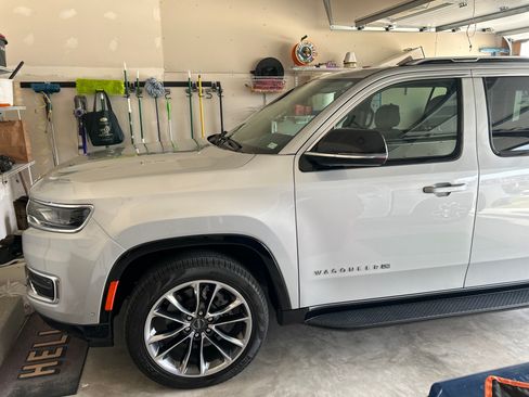 Used 2024 Jeep Wagoneer Series II w/ Premium Group I image 1