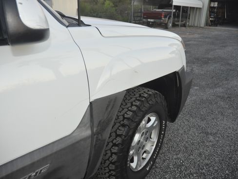 Used 2003 Chevrolet Avalanche 4x4 w/ Suspension Package, Off-Road image 19