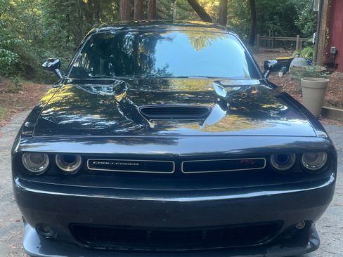 Used 2019 Dodge Challenger R/T w/ Driver Convenience Group image 5