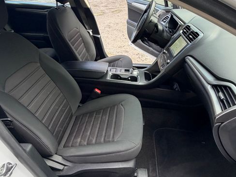 Used 2020 Ford Fusion SE image 13