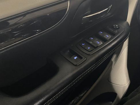 Used 2017 Dodge Grand Caravan SXT image 9