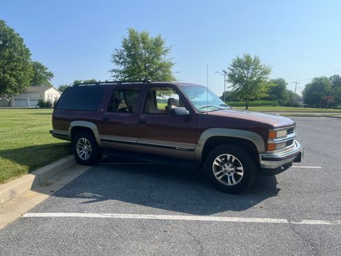 Used 1998 Chevrolet Suburban 4WD w/ Preferred Equipment Group 2 image 1