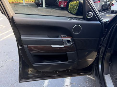 Used 2017 Land Rover Range Rover HSE image 11