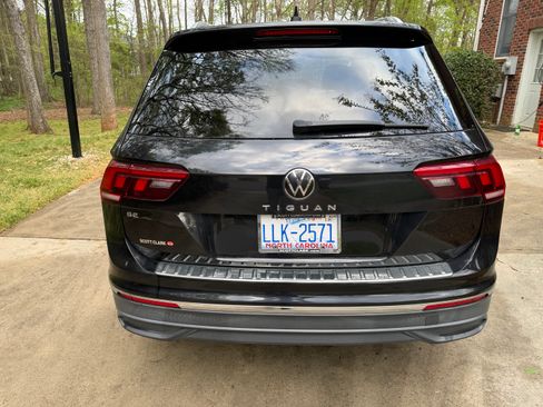 Used 2022 Volkswagen Tiguan SE FWD image 5