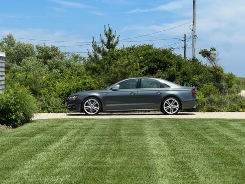 Used 2015 Audi S8 image 1