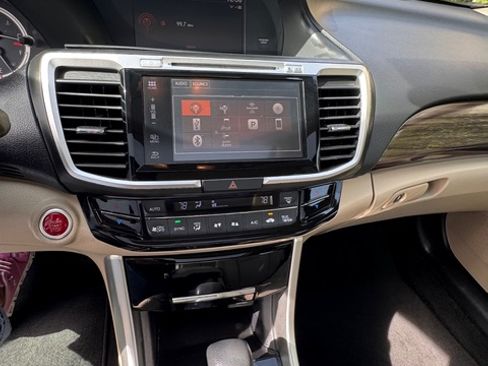 Used 2016 Honda Accord EX image 6