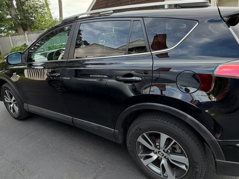 Used 2018 Toyota RAV4 XLE AWD/4WD image 5