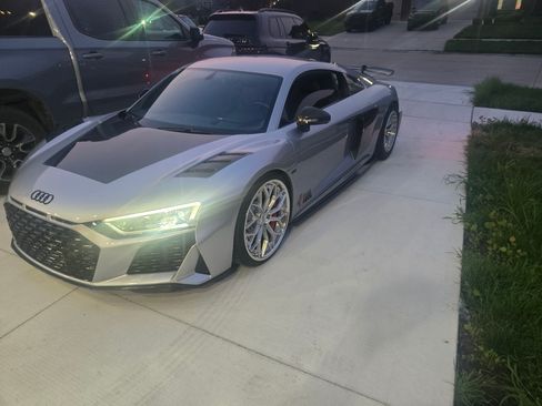 Used 2018 Audi R8 V10 w/ Premium Package image 5