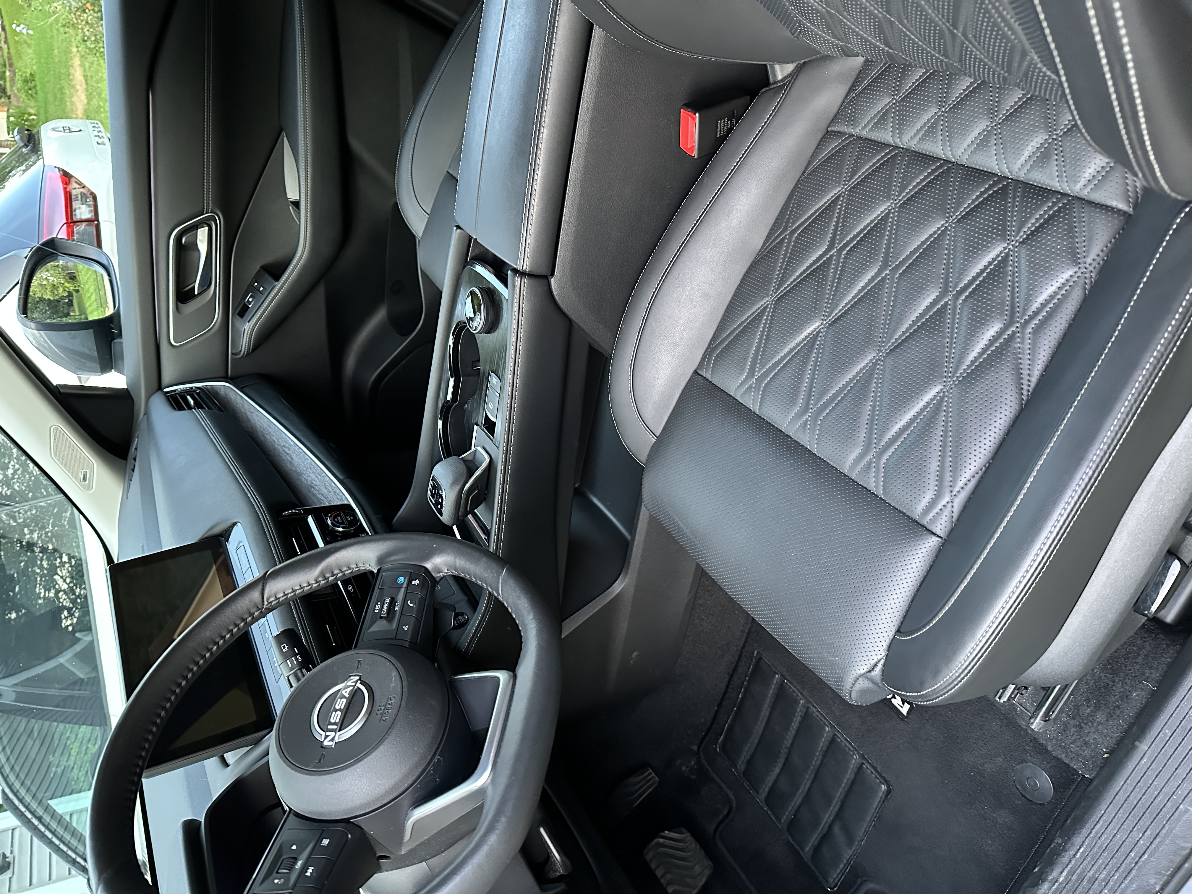 Used 2024 Nissan Rogue Platinum w/ Platinum Premium Package AWD/4WD image 12