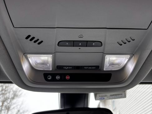 Used 2018 GMC Acadia SLT image 15