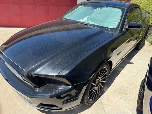 Used 2013 Ford Mustang Premium RWD image 5