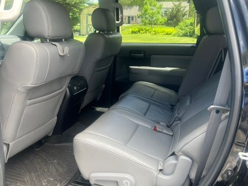 Used 2012 Toyota Sequoia SR5 w/ Premium Pkg AWD/4WD image 9