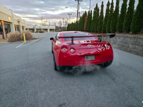 Used 2009 Nissan GT-R Premium image 14
