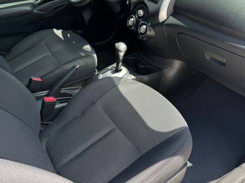 Used 2014 Nissan Versa SV FWD image 2