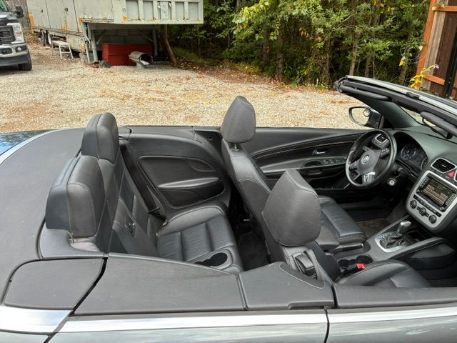 Used 2015 Volkswagen Eos Executive FWD image 11
