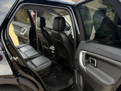 Used 2018 Land Rover Discovery Sport HSE image 19