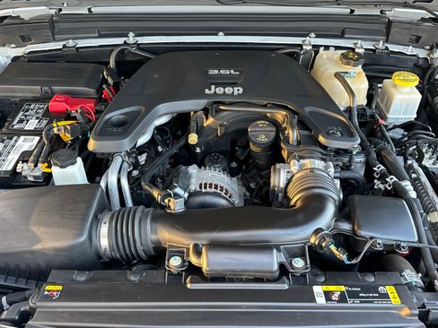 Used 2021 Jeep Gladiator Overland w/ Popular Equipment Package image 12