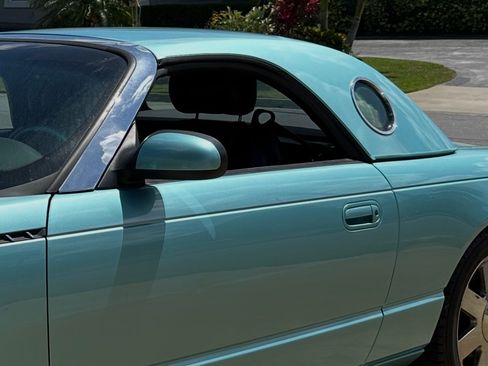 Used 2002 Ford Thunderbird image 17