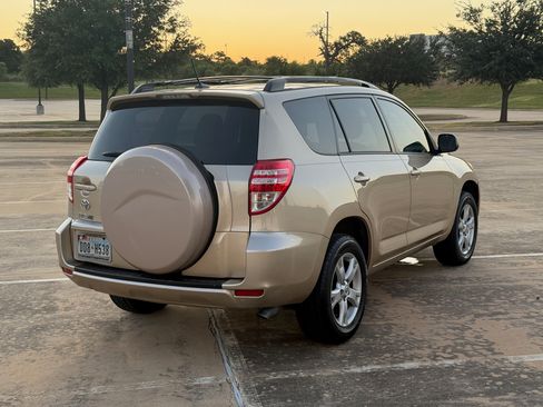 Used 2012 Toyota RAV4 FWD image 6