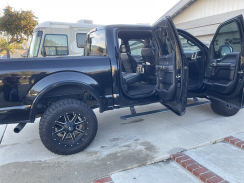 Used 2016 Ford F150 Platinum w/ Equipment Group 701A Luxury image 5