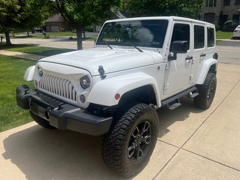Used 2018 Jeep Wrangler Unlimited Sahara AWD/4WD image 1