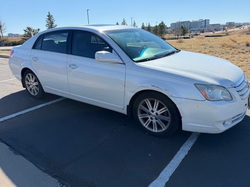 Used 2005 Toyota Avalon Limited image 2