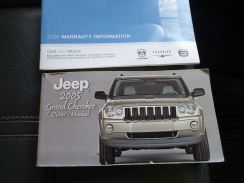 Used 2005 Jeep Grand Cherokee Limited AWD/4WD image 27