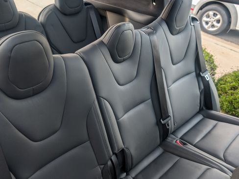 Used 2022 Tesla Model X image 12