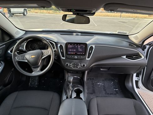 Used 2025 Chevrolet Malibu LT FWD image 15