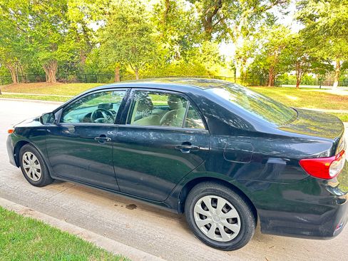 Used 2011 Toyota Corolla LE FWD image 6