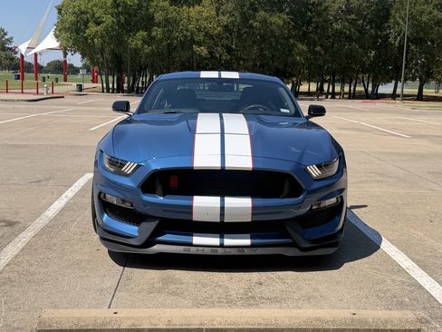 Used 2019 Ford Mustang Shelby GT350R w/ GT350R Equipment Group 920A RWD image 2