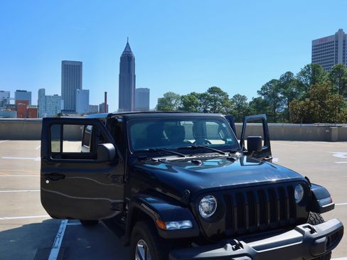 Used 2019 Jeep Wrangler Unlimited Sahara image 1