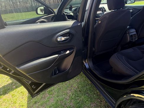 Used 2015 Jeep Cherokee Latitude image 11