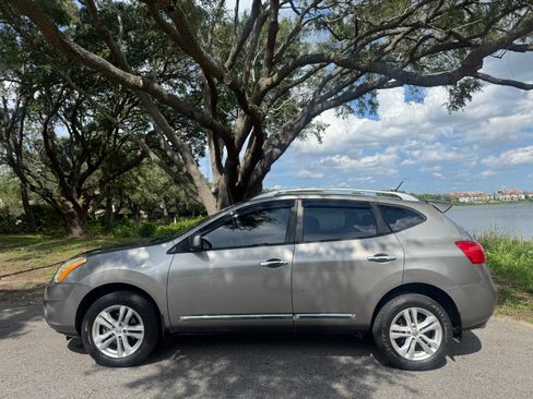 Used 2012 Nissan Rogue SV w/ Premium Pkg FWD image 4