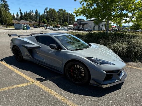 Used 2025 Chevrolet Corvette Z06 image 1