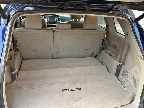 Used 2015 Toyota Highlander XLE FWD image 11