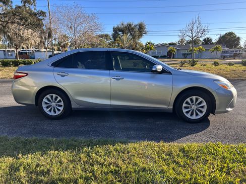 Used 2015 Toyota Camry LE image 14