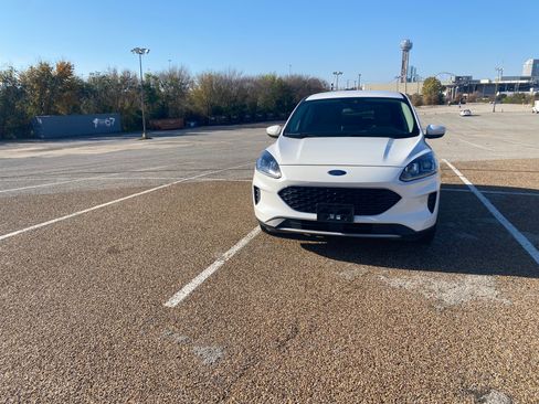 Used 2020 Ford Escape SE FWD image 4