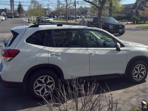 Used 2019 Subaru Forester Premium w/ All-Weather Package AWD/4WD image 14
