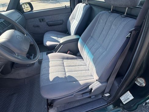 Used 2000 Toyota Tacoma 2WD Regular Cab image 13