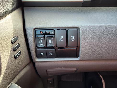 Used 2013 Honda Odyssey Touring Elite image 21